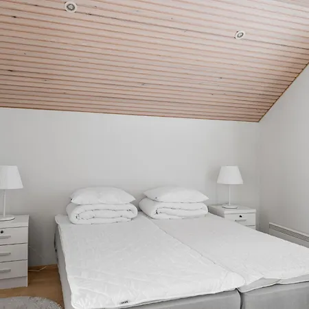 Kelluvat Huvilat, Kapteeni, Reposaari Villa Björneborg