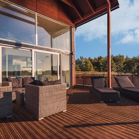 Kelluvat Huvilat, Kapteeni, Reposaari Björneborg