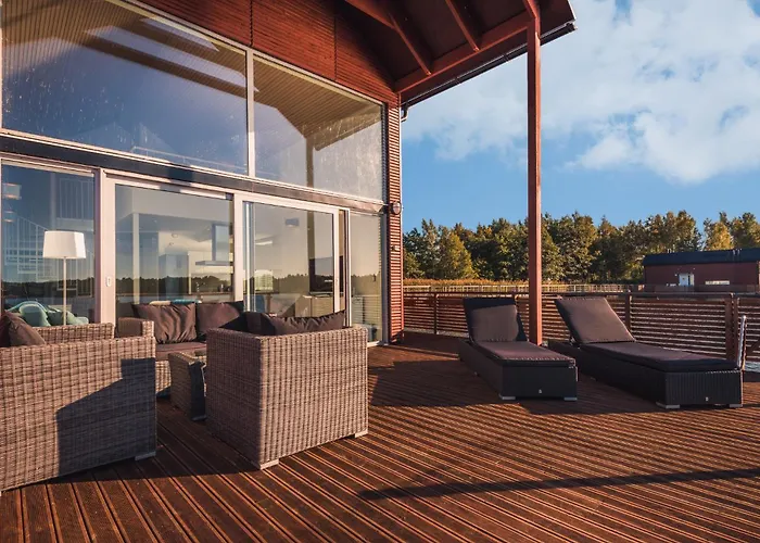 Kelluvat Huvilat, Kapteeni, Reposaari 波里