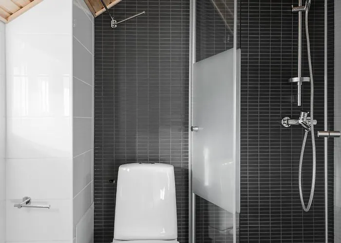 Kelluvat Huvilat, Kapteeni, Reposaari * 波里